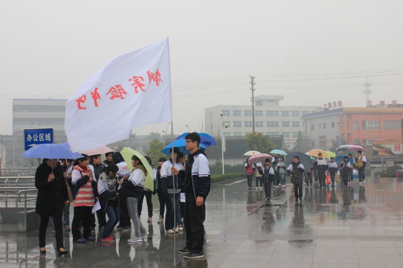 緬懷革命先烈，弘揚(yáng)民族精神—3月30日泰州實(shí)驗(yàn)中學(xué)清明節(jié)祭掃活動(dòng)