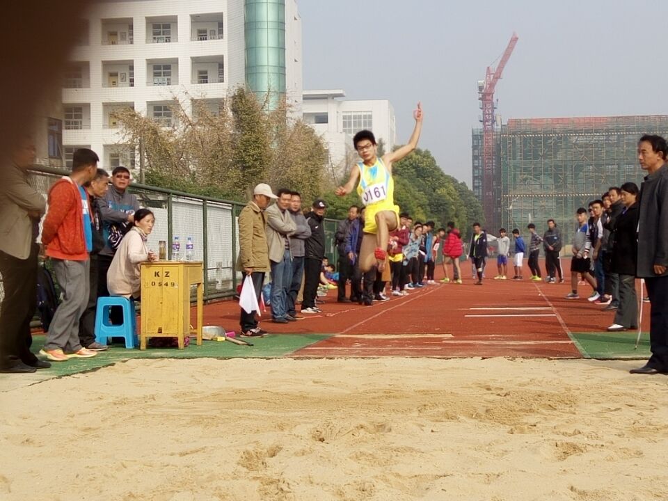 我校田徑健兒在第七屆市直學(xué)校田徑運動會中獲得佳績