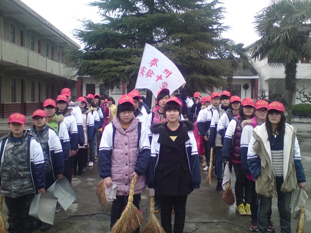 “學雷鋒，獻愛心”活動走進泰州市寺巷鎮(zhèn)敬老院