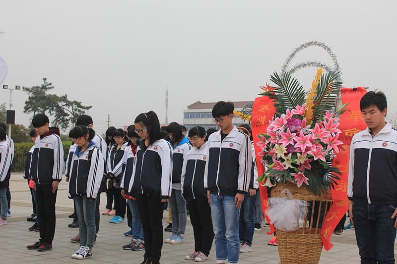 泰州實(shí)驗(yàn)中學(xué)2015年清明祭掃活動